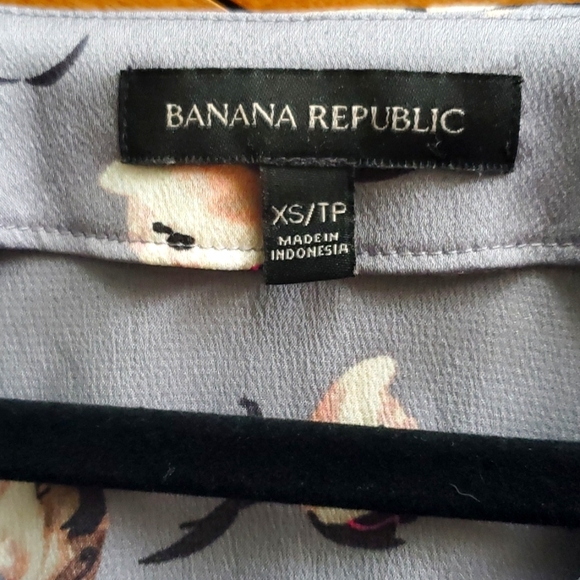 Banana Republic floral blouse - Picture 3 of 3